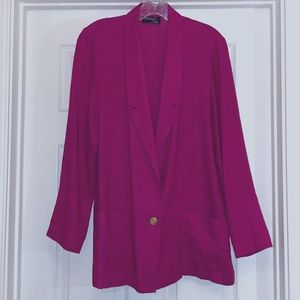Casual Jacket with 1 button closure and two deep front pockets
